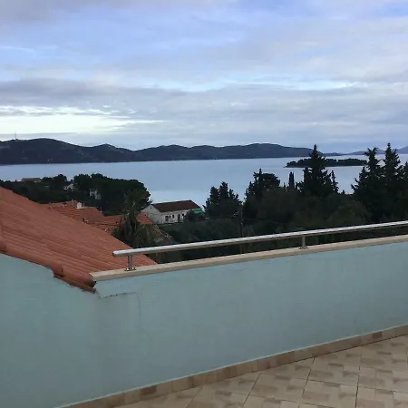 Carina Apartament Veli Iž